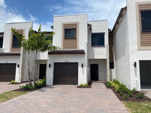 20584-20584 Ne 5th Pl, Miami, FL, 33179-3573 | Card Image