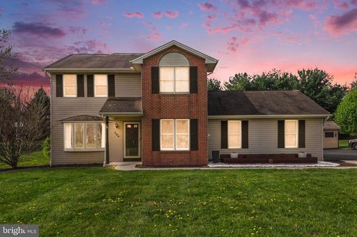 204 Burnt House Rd, CARLISLE, PA, 17015-9135 | Card Image