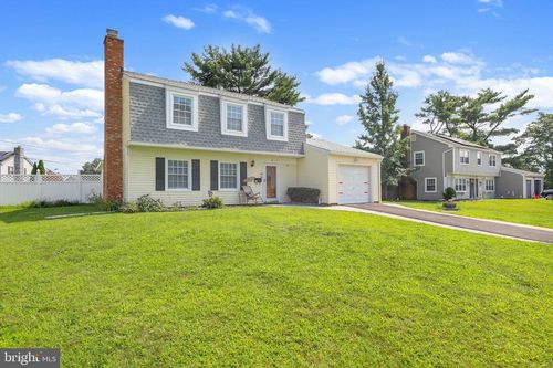 27 Toledo Ln, Willingboro, NJ, 08046-3743 | Card Image