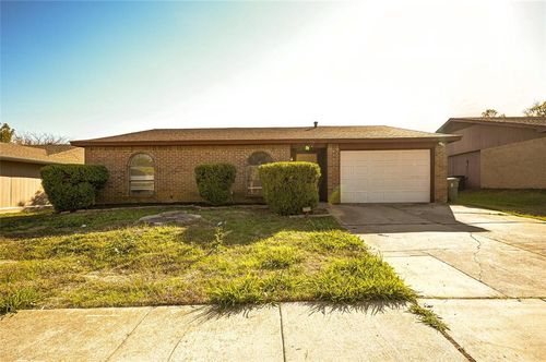 1106 Hickory Hill Drive, Arlington, TX, 76014 | Card Image