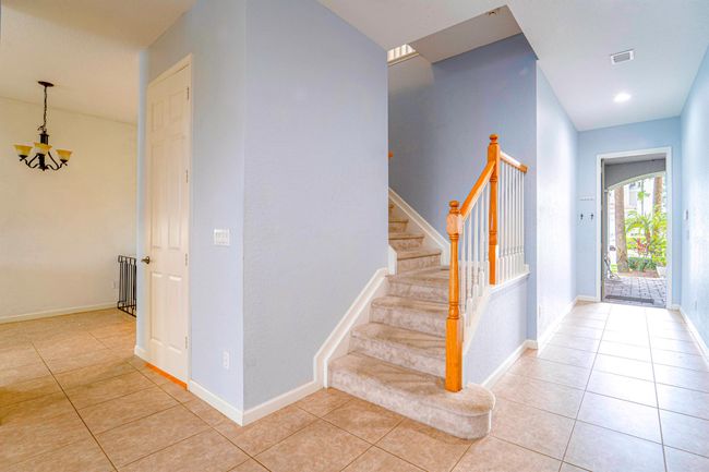 2177 Sw Cape Cod Dr, Condo with 3 bedrooms, 3 bathrooms and null parking in Port St. Lucie FL | Image 7