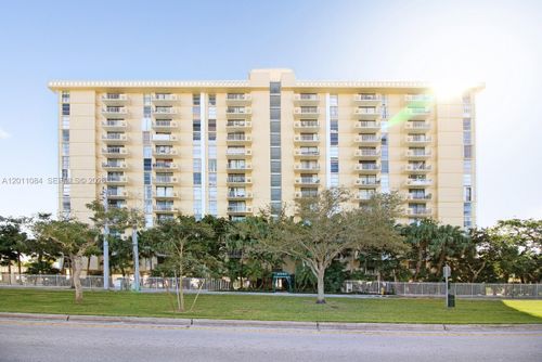 1111-2350 Ne 135th St, North Miami, FL, 33181-3532 | Card Image