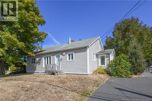 25 Rue Du Portage, Caraquet, NB, E1W1A8 | Card Image