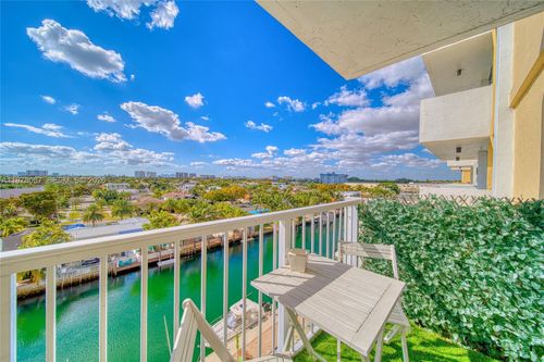 apt-708-2000 Ne 135th St, North Miami, FL, 33181-2105 | Card Image