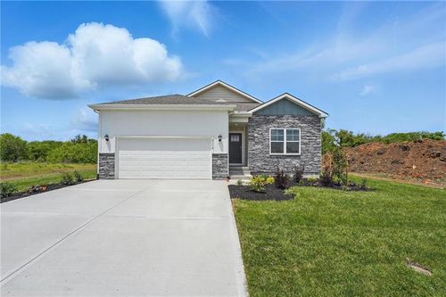 19585 W 202nd Ter, Spring Hill, KS, 66083-7605 | Card Image