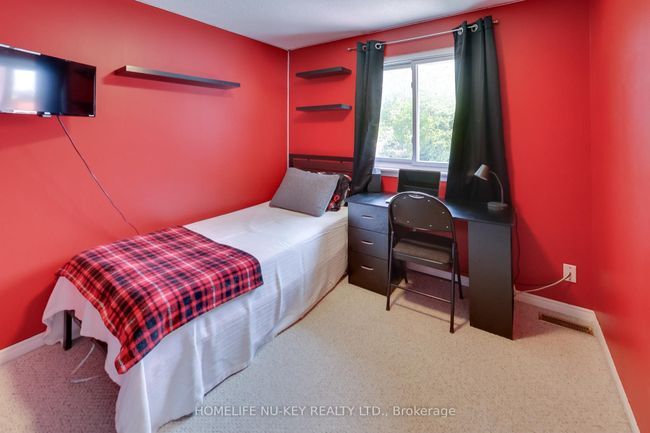 219 Cundles Rd W, House attached with 3 bedrooms, 1 bathrooms and 2 parking in Barrie ON | Image 27