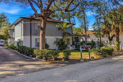 9208 N Connechusett Rd, TAMPA, FL, 33617-5217 | Card Image