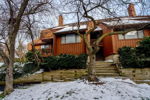 570 Sanderling Ct, Secaucus, NJ, 07094-2220 | Card Image