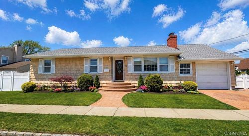 6 Curlew Place, Oyster Bay, NY, 11758 | Card Image