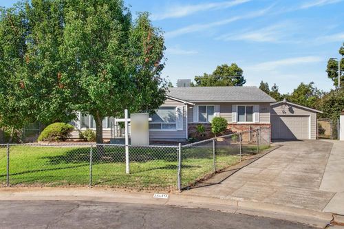 1649 Robin Hood Ct, Sacramento, CA, 95815-4001 | Card Image