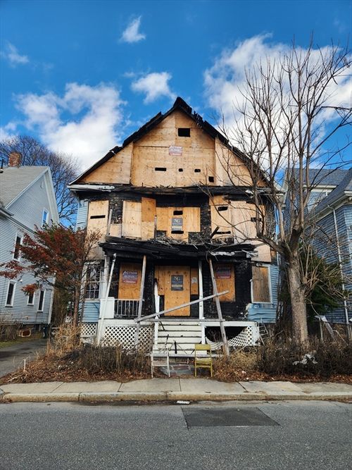 5 Weyanoke Street, Boston, MA, 02124 | Card Image