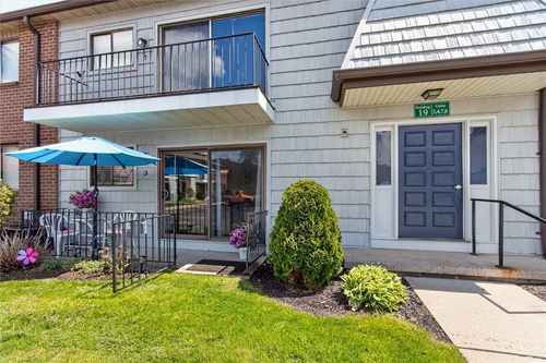 19 Great Wood Ct, Fairport, NY, 14450-2700 | Card Image