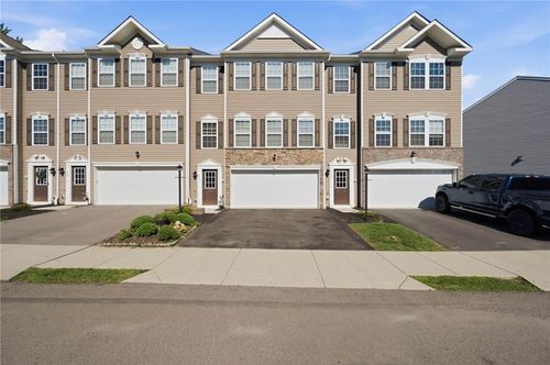 211 Lockheed Dr, Moon/Crescent Twp, PA, 15108 | Card Image