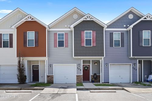 105 Waterstone Ln, Jacksonville, NC, 28546-8805 | Card Image