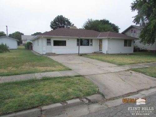 706 Columbia St, La Crosse, KS, 67548-9582 | Card Image