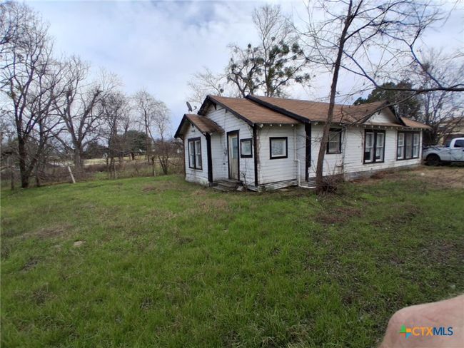 1206 W 7 Th St, House other with 3 bedrooms, 1 bathrooms and null parking in Cameron TX | Image 13