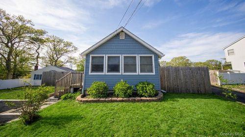 415 Locust Drive, Brookhaven, NY, 11778 | Card Image