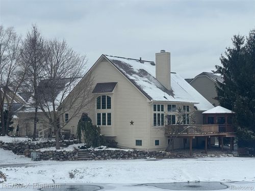 5451 Versailles Ave, Brighton, MI, 48116-4733 | Card Image