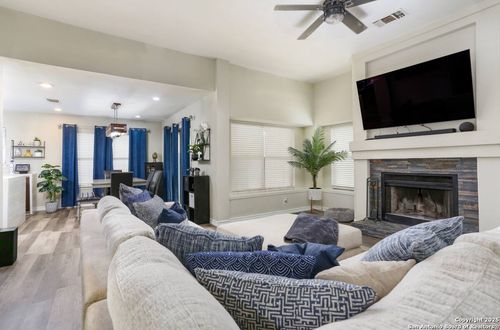 647 River Vlg, San Antonio, TX, 78245-1089 | Card Image