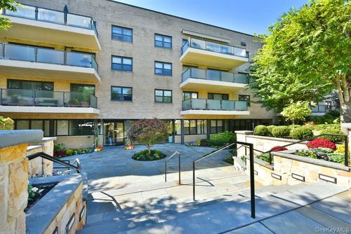 4s-22 Park Pl, Great Neck, NY, 11021-5029 | Card Image