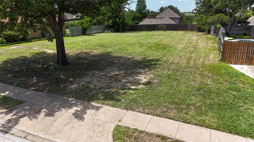 10004 Stoneleigh Dr, Benbrook, TX, 76126-3004 | Card Image