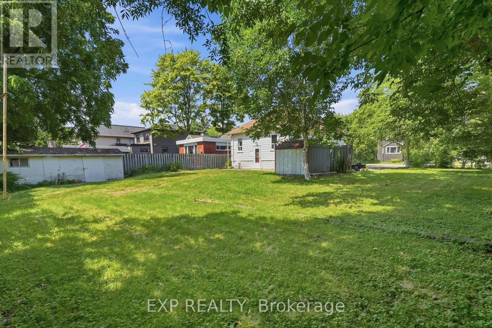 Residential in Mississauga (Mineola) 3