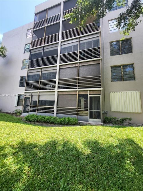 107-900 Colony Point Cir, Pembroke Pines, FL, 33026-2935 | Card Image
