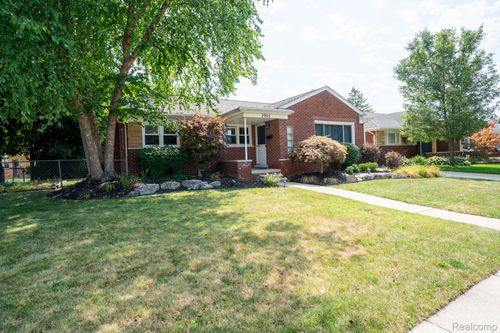 2905 Bridge St, Trenton, MI, 48183-3508 | Card Image