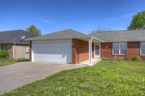 815 Wendy Ln, Carthage, MO, 64836-3352 | Card Image