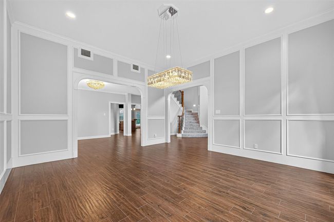Formal Living/Den | Image 11