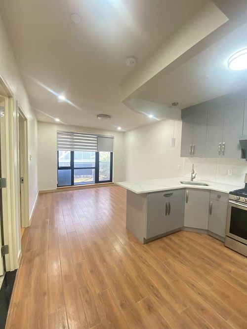 apt-3b-42 Crescent St, Long Island City, NY, 11101-3574 | Card Image