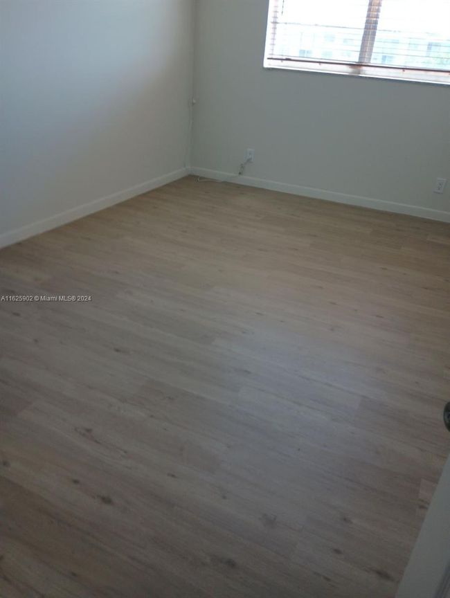 L - 500 Executive Center Dr, Condo with 1 bedrooms, 1 bathrooms and null parking in West Palm Beach FL | Image 13