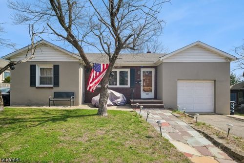 582 Belmont Ave, Haledon, NJ, 07508-1628 | Card Image