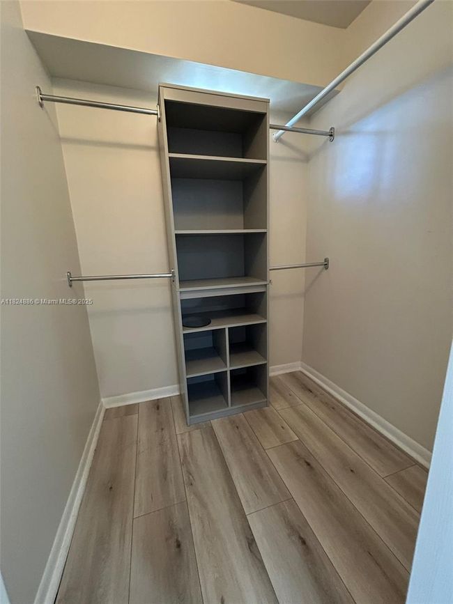 APT-1205 - 2921 Ne 185 Th St, Townhouse with 2 bedrooms, 2 bathrooms and null parking in Aventura FL | Image 12