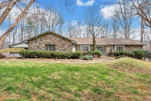4921 Hunting Hills Dr, Roanoke, VA, 24018-8630 | Card Image