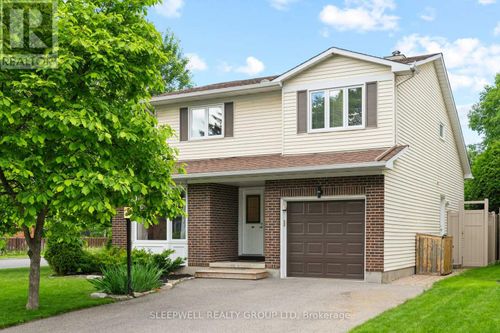 66 Parsons Ridge Rd, Kanata, ON, K2L2X4 | Card Image