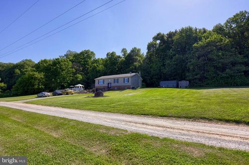 942 Buck Rd, QUARRYVILLE, PA, 17566-9800 | Card Image