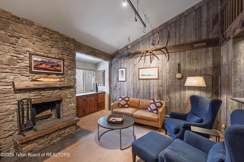 25-2-3-3730 N Lake Creek Dr, Wilson, WY, 83014-9229 | Card Image