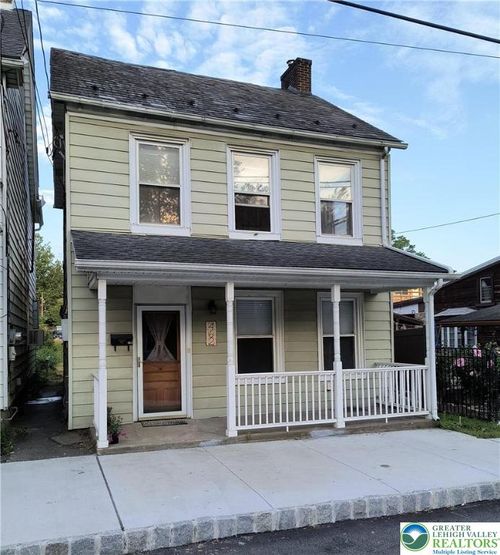 462 Main St, Freemansburg, PA, 18017-6856 | Card Image
