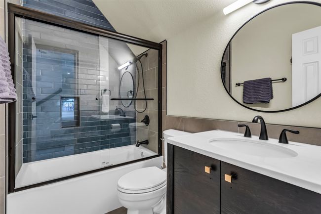 Second Full Bathoom Upstairs Is Fully Remodeled | Image 30