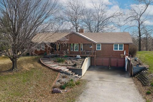 16551 Hollingsworth Rd, Basehor, KS, 66007-3064 | Card Image
