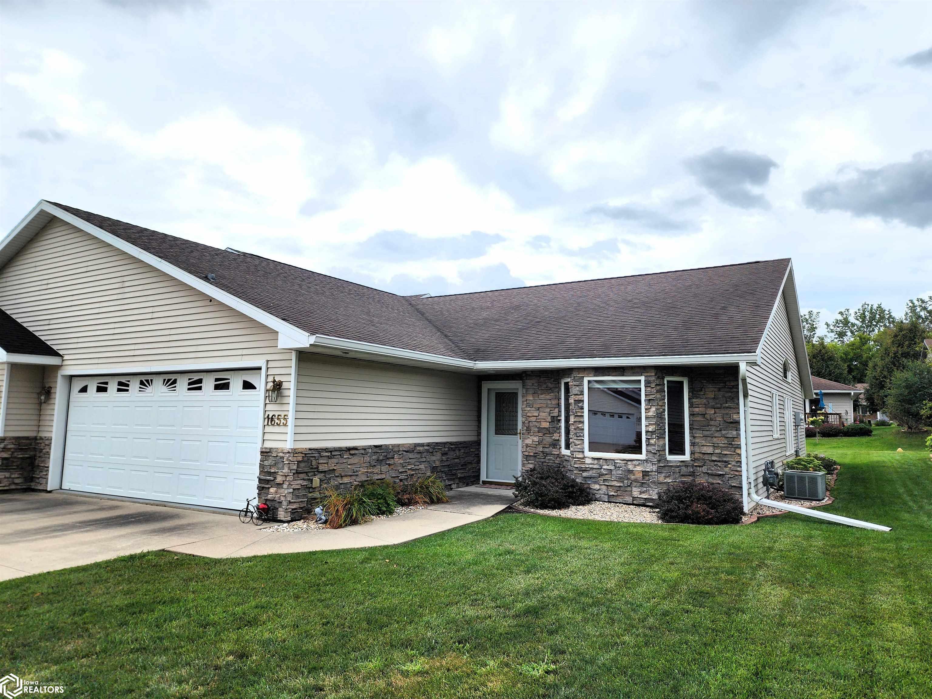 9th St, Mason City, IA 50401