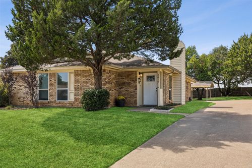 5416 Wild West Dr, Arlington, TX, 76017-2031 | Card Image