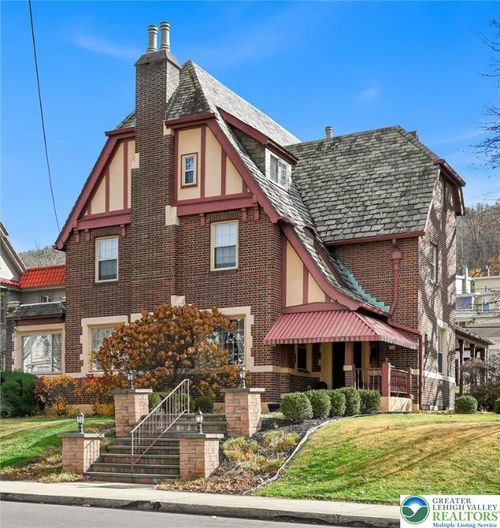 518 E Broad St, TAMAQUA, PA, 18252-2110 | Card Image