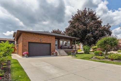 2 Thresher Dr, Hamilton, ON, L9A4Z4 | Card Image