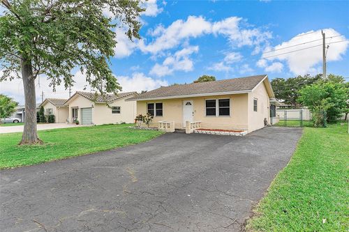 9804 Nw 70th St, Tamarac, FL, 33321-1904 | Card Image