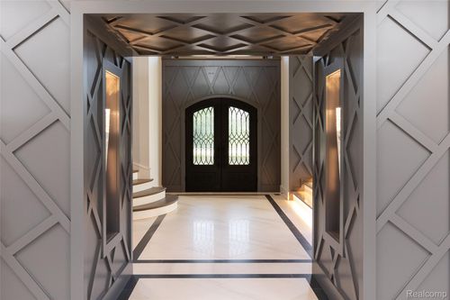 556 Barrington Ct, Bloomfield Hills, MI, 48304-2121 | Card Image