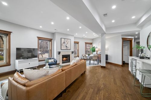 apt-1c-4208 N Kenmore Ave, CHICAGO, IL, 60613-1395 | Card Image