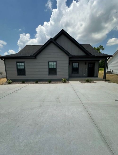 402 Portland Blvd, Portland, TN, 37148-1801 | Card Image
