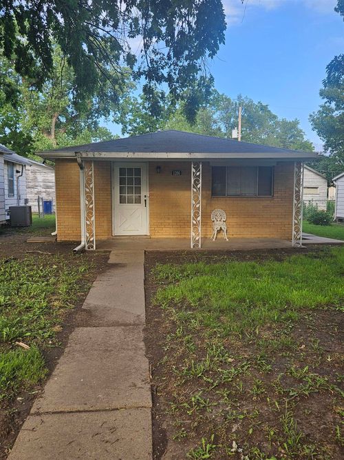 1206 N 8th St, Salina, KS, 67401-8735 | Card Image